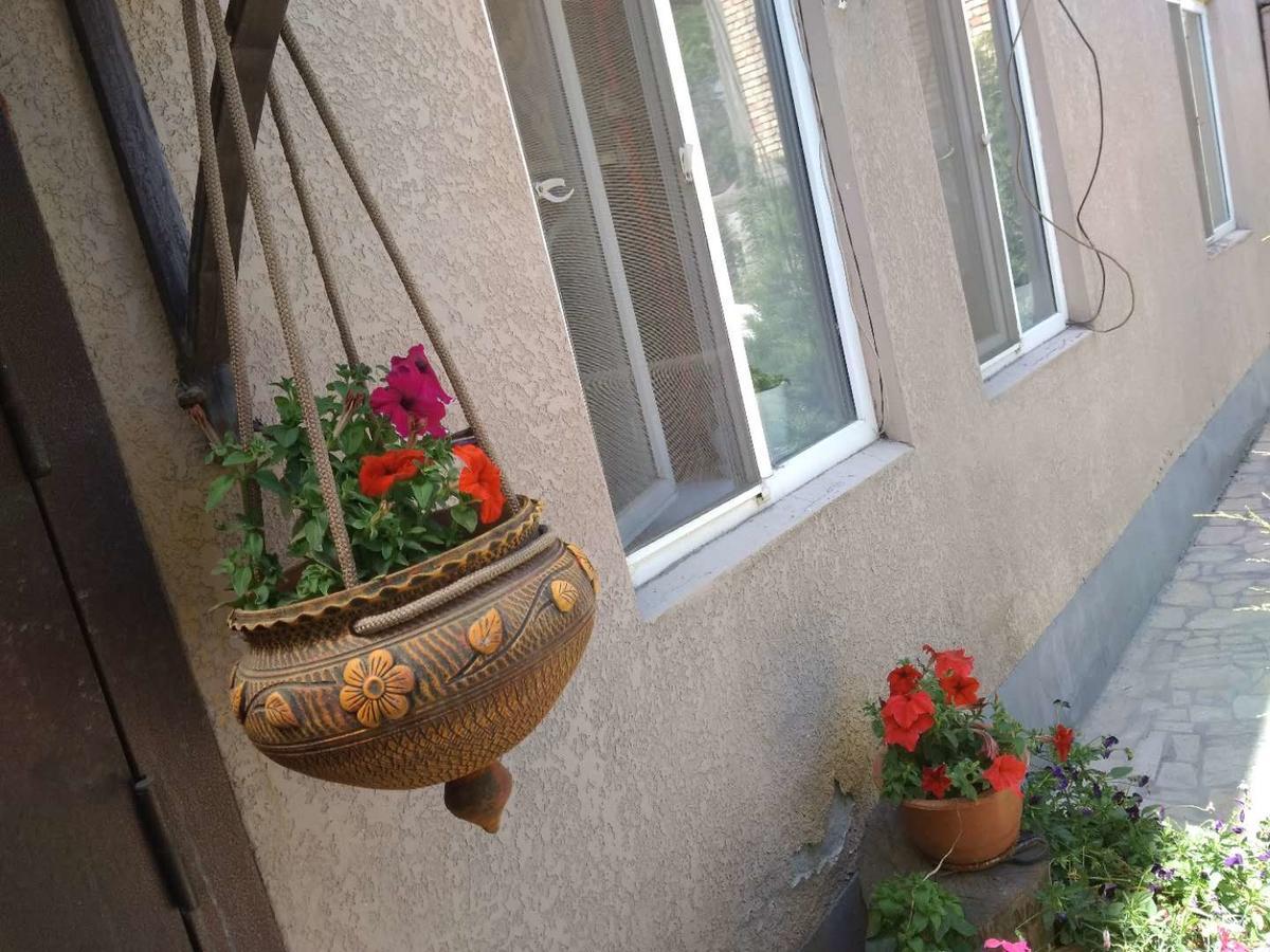 Saima Guest House Osch Exterior foto
