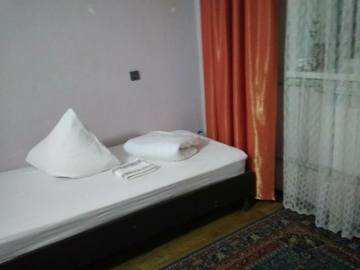 Saima Guest House Osch Exterior foto